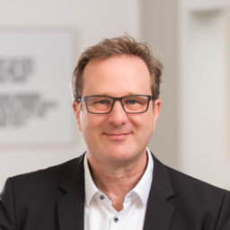 Wie es sich anfühlt, in sicheren Händen zu sein? Das weißt du, wenn du mit Magnus deine Aufgabe angehst. Buch dir jetzt einen unverbindlichen… Magnus Schubert ist dein Match-Berater